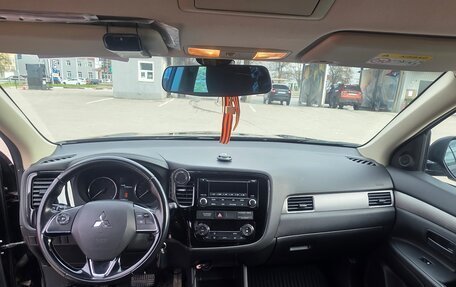 Mitsubishi Outlander III рестайлинг 3, 2016 год, 1 980 000 рублей, 27 фотография