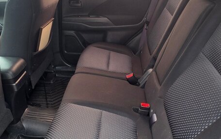 Mitsubishi Outlander III рестайлинг 3, 2016 год, 1 980 000 рублей, 29 фотография