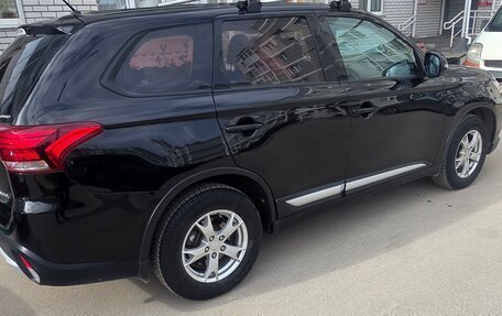 Mitsubishi Outlander III рестайлинг 3, 2016 год, 1 980 000 рублей, 37 фотография