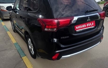 Mitsubishi Outlander III рестайлинг 3, 2016 год, 1 980 000 рублей, 39 фотография