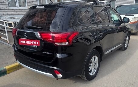 Mitsubishi Outlander III рестайлинг 3, 2016 год, 1 980 000 рублей, 38 фотография