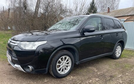 Mitsubishi Outlander III рестайлинг 3, 2014 год, 1 390 000 рублей, 2 фотография