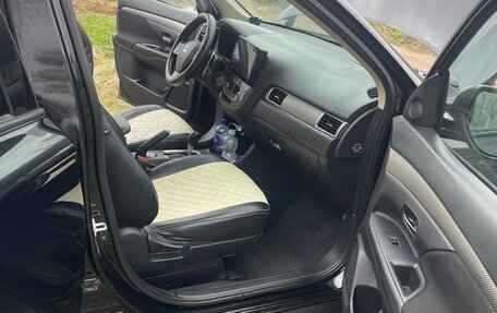 Mitsubishi Outlander III рестайлинг 3, 2014 год, 1 390 000 рублей, 11 фотография