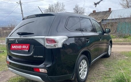 Mitsubishi Outlander III рестайлинг 3, 2014 год, 1 390 000 рублей, 5 фотография