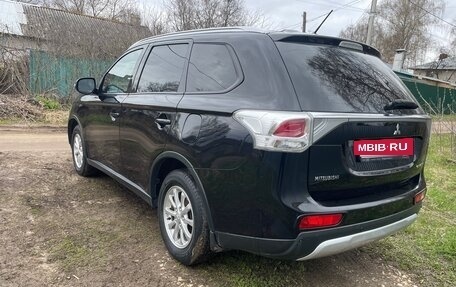 Mitsubishi Outlander III рестайлинг 3, 2014 год, 1 390 000 рублей, 4 фотография