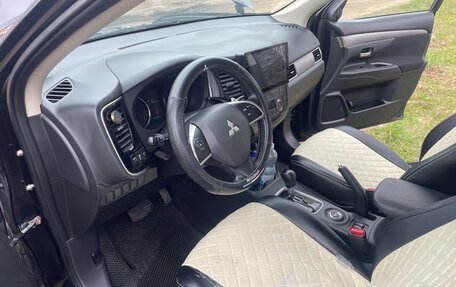 Mitsubishi Outlander III рестайлинг 3, 2014 год, 1 390 000 рублей, 19 фотография