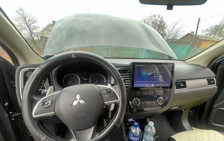 Mitsubishi Outlander III рестайлинг 3, 2014 год, 1 390 000 рублей, 21 фотография