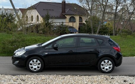 Opel Astra J, 2011 год, 710 000 рублей, 2 фотография