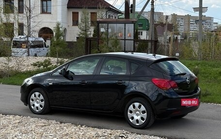 Opel Astra J, 2011 год, 710 000 рублей, 3 фотография