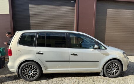 Volkswagen Touran III, 2010 год, 850 000 рублей, 7 фотография