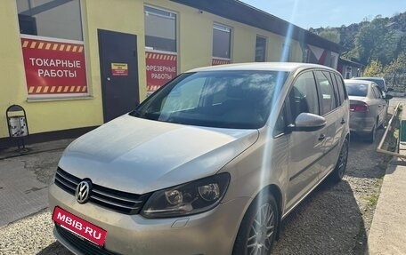 Volkswagen Touran III, 2010 год, 850 000 рублей, 6 фотография