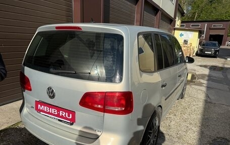Volkswagen Touran III, 2010 год, 850 000 рублей, 8 фотография