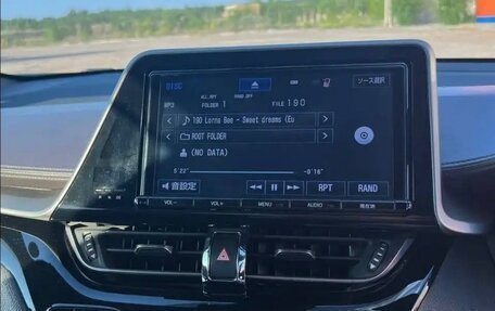 Toyota C-HR I рестайлинг, 2017 год, 1 870 000 рублей, 2 фотография