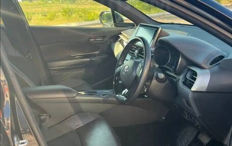 Toyota C-HR I рестайлинг, 2017 год, 1 870 000 рублей, 3 фотография