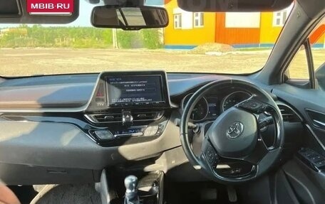 Toyota C-HR I рестайлинг, 2017 год, 1 870 000 рублей, 4 фотография