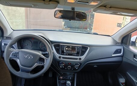 Hyundai Solaris II рестайлинг, 2017 год, 635 000 рублей, 15 фотография