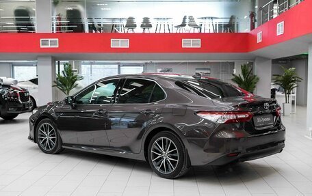 Toyota Camry, 2021 год, 3 090 000 рублей, 4 фотография