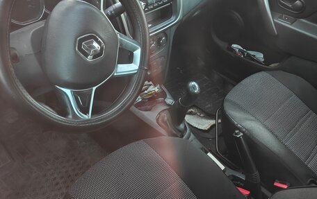 Renault Logan II, 2018 год, 335 000 рублей, 2 фотография