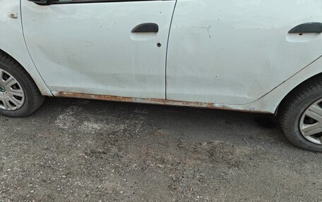 Renault Logan II, 2018 год, 335 000 рублей, 4 фотография