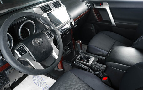 Toyota Land Cruiser Prado 150 рестайлинг 2, 2015 год, 3 649 000 рублей, 8 фотография