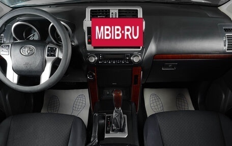 Toyota Land Cruiser Prado 150 рестайлинг 2, 2015 год, 3 649 000 рублей, 13 фотография