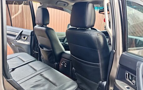 Mitsubishi Pajero IV, 2011 год, 1 500 000 рублей, 2 фотография