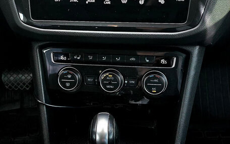 Volkswagen Tiguan II, 2019 год, 2 350 000 рублей, 19 фотография