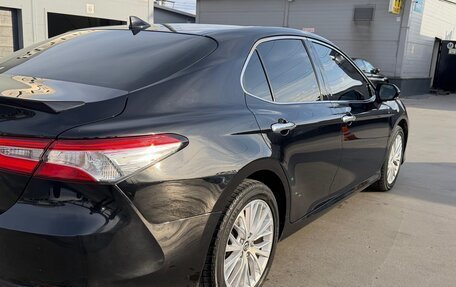 Toyota Camry, 2018 год, 2 550 000 рублей, 3 фотография