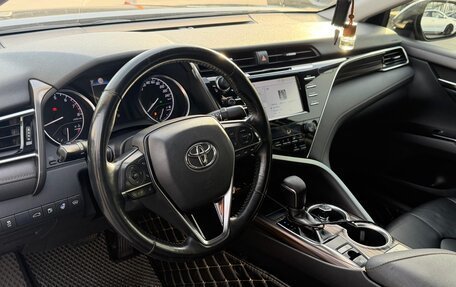 Toyota Camry, 2018 год, 2 550 000 рублей, 8 фотография