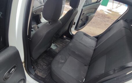 Renault Logan II, 2018 год, 300 000 рублей, 6 фотография