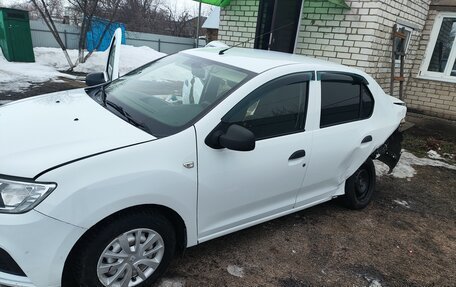 Renault Logan II, 2018 год, 300 000 рублей, 4 фотография