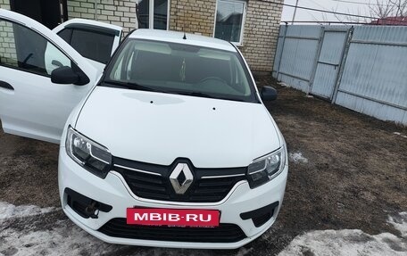 Renault Logan II, 2018 год, 300 000 рублей, 3 фотография