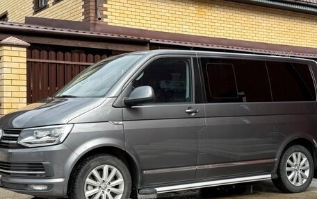 Volkswagen Multivan T6 рестайлинг, 2018 год, 3 890 000 рублей, 2 фотография