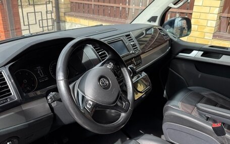 Volkswagen Multivan T6 рестайлинг, 2018 год, 3 890 000 рублей, 7 фотография