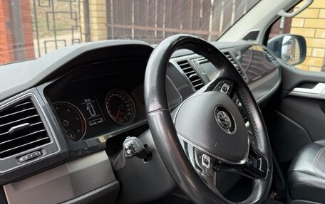 Volkswagen Multivan T6 рестайлинг, 2018 год, 3 890 000 рублей, 8 фотография