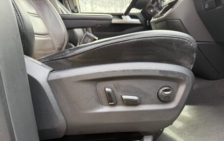 Volkswagen Multivan T6 рестайлинг, 2018 год, 3 890 000 рублей, 19 фотография