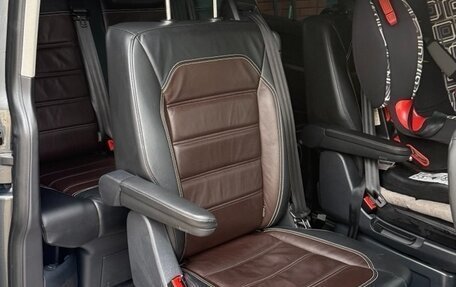 Volkswagen Multivan T6 рестайлинг, 2018 год, 3 890 000 рублей, 14 фотография