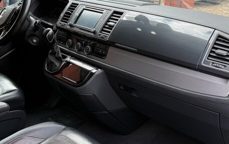 Volkswagen Multivan T6 рестайлинг, 2018 год, 3 890 000 рублей, 20 фотография