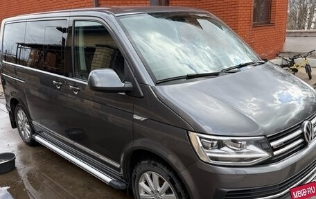 Volkswagen Multivan T6 рестайлинг, 2018 год, 3 890 000 рублей, 3 фотография