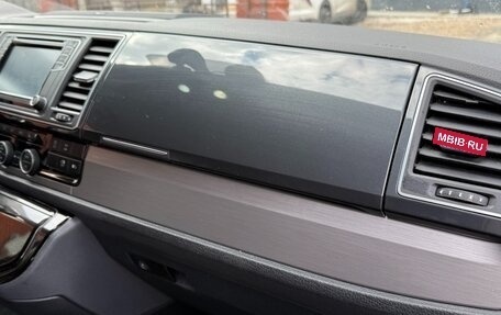 Volkswagen Multivan T6 рестайлинг, 2018 год, 3 890 000 рублей, 23 фотография