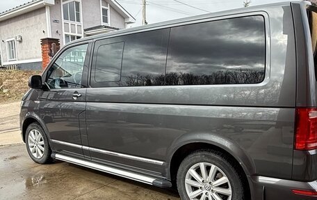 Volkswagen Multivan T6 рестайлинг, 2018 год, 3 890 000 рублей, 26 фотография