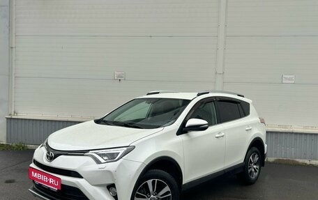 Toyota RAV4, 2017 год, 2 275 000 рублей, 2 фотография