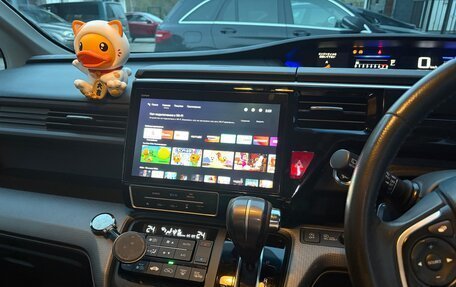 Honda Stepwgn IV, 2019 год, 2 450 000 рублей, 8 фотография