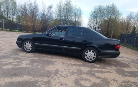 Mercedes-Benz E-Класс, 2001 год, 320 000 рублей, 4 фотография