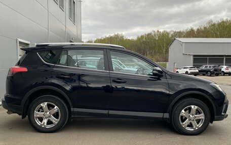 Toyota RAV4, 2018 год, 2 399 000 рублей, 4 фотография