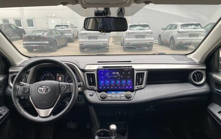 Toyota RAV4, 2018 год, 2 399 000 рублей, 14 фотография