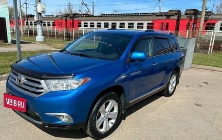 Toyota Highlander III, 2012 год, 2 700 000 рублей, 2 фотография