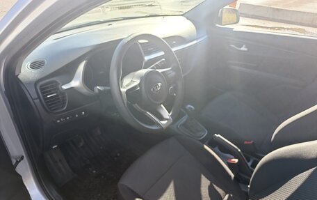 KIA Rio IV, 2021 год, 1 399 000 рублей, 9 фотография