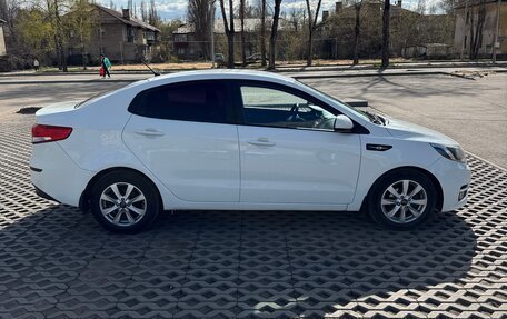 KIA Rio III рестайлинг, 2015 год, 880 000 рублей, 3 фотография