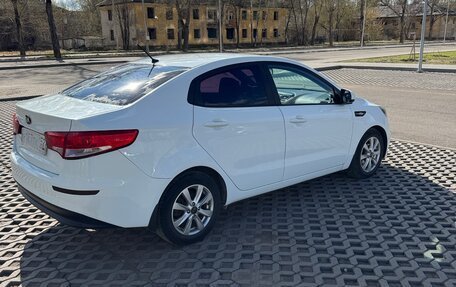 KIA Rio III рестайлинг, 2015 год, 880 000 рублей, 4 фотография